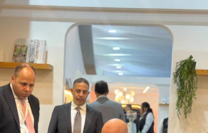 بالبلدي: الجمهورية مصر العربيةية
      للمطارات
      تعزز
      التشغيل
      والتطوير
      والتعاون
      خلال
      مشاركتها
      في
      خلال الساعات الجارية
      الثاني
      من
      EIAS
      2026