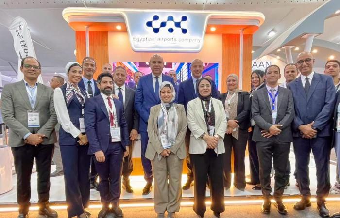 بالبلدي: الشركة
      الجمهورية مصر العربيةية
      للمطارات
      ومطار
      العلمين
      تحظى
      بزيارة
      وزير
      الطيران
      المدنى
      في
      ختام
      EIAS
      2026