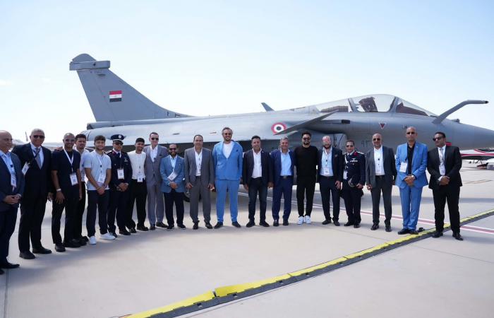 بالبلدي: وفد
      من
      نادي
      بيراميدز
      يزور
      معرض
      العلمين
      للطيران
      والفضاء