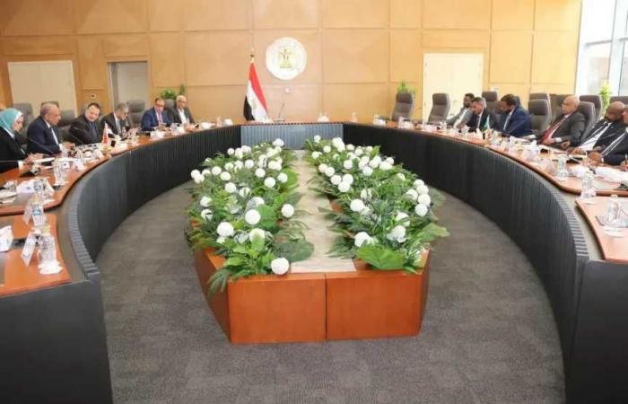 وزير
      الكهرباء
      يستقبل
      وزير
      النفط
      والطاقة
      السوداني
      لبحث
      سبل
      دعم
      وتعزيز
      الشراكة