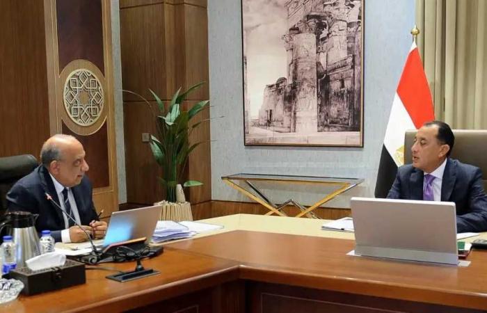 رئيس
      الوزراء
      يُتابع
      المشروعات
      والخطط
      الحالية
      والمستقبلية
      في
      قطاع
      الطاقة
      الجديدة
      والمتجددة