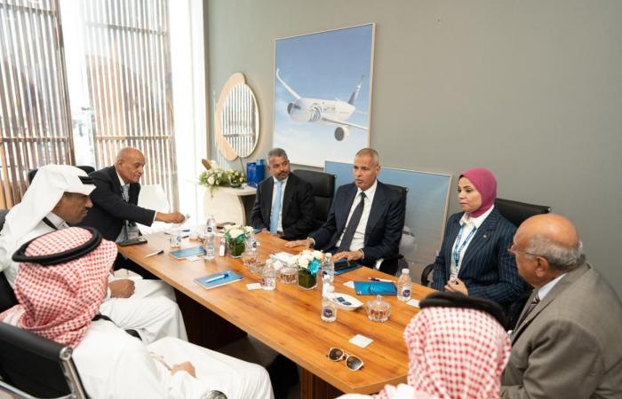 بالبلدي: جمهورية مصر العربية
      للطيران
      وفلاي
      ناس
      تبحثان
      تعزيز
      التعاون
      المشترك
      واتفاقيات
      المشاركة
      بالرمز