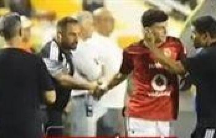 بالبلدي: مدحت
      عبدالهادي:
      أرفض
      تصرف
      عموتة..
      وأسلوبه
      لا
      يناسب
      الأهلي