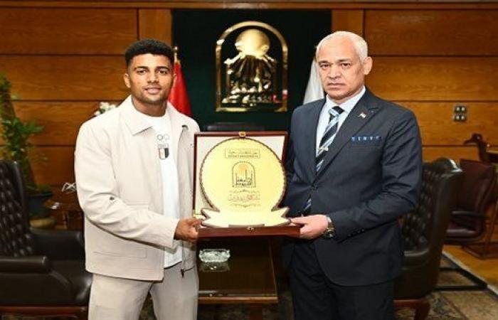 بالبلدي: رئيس
      جامعة
      أسيوط
      يكرم
      بطل
      رفع
      الأثأوضح وأفاد
      بعد
      إنجازه
      في
      دورة
      ألعاب
      البحر
      المتوسط
      2026
      بإيطاليا