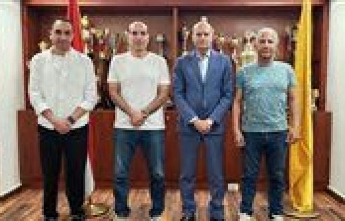 بالبلدي: أحمد
      كشري:
      الإسماعيلي
      نادٍ
      كبير
      وقادر
      على
      العودة..
      ونسعى
      لإعادته
      إلى
      مكانه
      الطبيعي