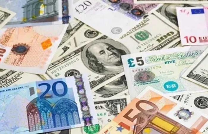 أسعار
      العملات
      خلال الساعات الجارية
      السبت
      12
      سبتمبر
      2026..
      العملة الخضراء
      بـ51.41
      جنيه
      والإسترليني
      يقترب
      من
      70
      جنيهًا