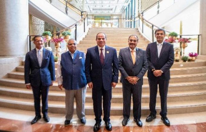 بالبلدي : السيسي
      يفتح
      باب
      الاستثمارات
      الهندية
      في
      جمهورية مصر العربية..
      لقاءات
      مع
      قادة
      كبرى
      الشركات
      لبحث
      خطط
      التوسع
      بالسوق
      الجمهورية مصر العربيةية