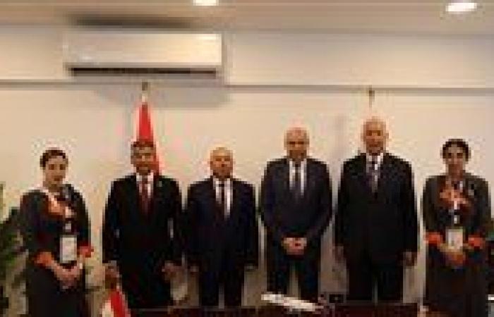 بالبلدي: وزيرا
      الطيران
      والنقل
      يشهدا
      توقيع
      بروتوكول
      تعاون
      بين
      «إير
      كايرو»
      والهيئة
      القومية
      للأنفاق
      لتطوير
      منظومة
      متكاملة
      لخدمات
      نقل
      المسافرين