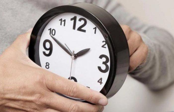 بالبلدي: موعد
      انتهاء
      التوقيت
      الصيفي
      2026..
      متى
      يتم
      تأخير
      الساعة
      60
      دقيقة؟