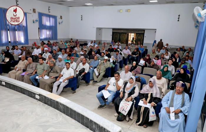 بالبلدي: محافظ
      سوهاج
      يعقد
      اللقاء
      الجماهيري
      الأسبوعي
      لبحث
      مطالب
      المواطنين
      وحل
      مشكلاتهم