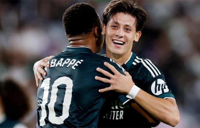 بالبلدي : ترتيب
      هدافي
      الدوري
      الإسباني
      بعد
      هدف
      مبابي
      أمام
      إلتشي