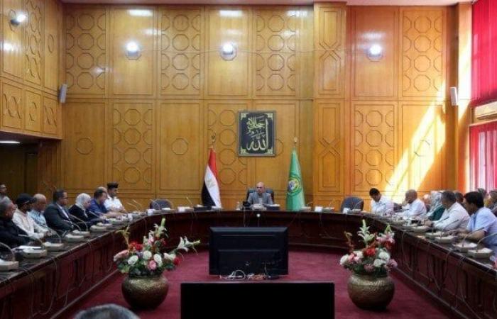 بالبلدي: 4
      قرارات
      جديدة
      من
      محافظ
      الإسماعيلية
      لتأمين
      نقل
      العمالة
      الزراعية..
      تعرف
      عليها