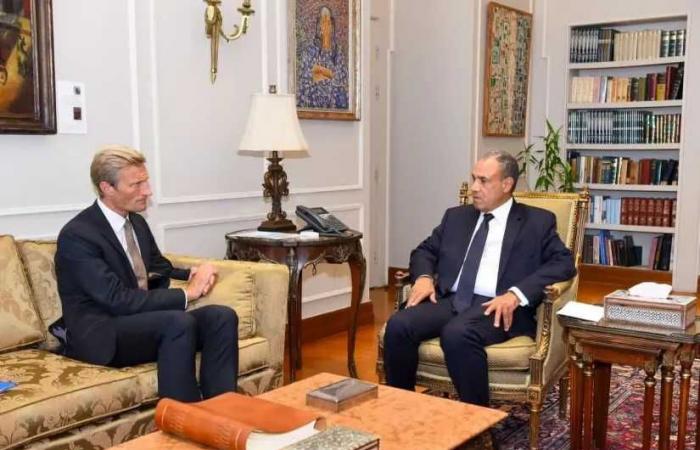 وزير
      الخارجية
      يستقبل
      القائم
      بأعمال
      المدير
      التنفيذي
      لبرنامج
      الأغذية
      العالمي