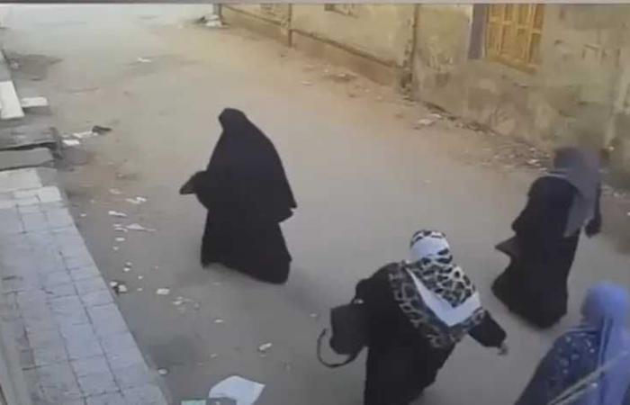 فيديو
      متداول
      يثير
      الجدل
      حول
      محاولة
      سرقة
      مشغولات
      ذهبية
      من
      سيدة
      مسنة
      بالمنوفية