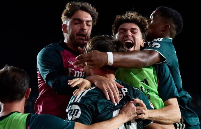 بالبلدي : رجل
      مباراة
      ريال
      مدريد
      وإلتشي
      في
      الدوري
      الإسباني