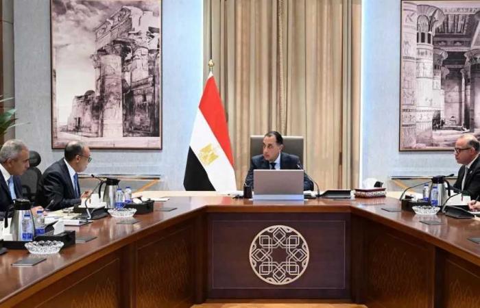 رئيس
      الوزراء
      يتابع
      الاستعدادات
      والترتيبات
      الجارية
      لاستضافة
      اجتماع
      مخصص
      للأعمال
      بالتعاون
      مع
      المنتدى
      الاقتصادي
      العالمي