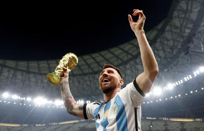 بالبلدي : رئيس
      إنتر
      ميلان
      السابق:
      قدمت
      عرضًا
      بنصف
      مليار
      يورو
      لضم
      ميسي..
      وهكذا
      رد