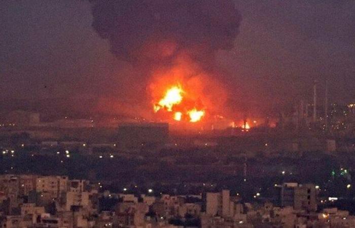 بالبلدي : سماع
      دوي
      عدة
      انفجارات
      في
      جزيرة
      قشم
      الإيرانية