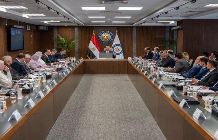 بالبلدي : «البترول»
      تفتح
      خريطة
      جديدة
      لاستثمارات
      الغاز..
      2.8
      تريليون
      قدم
      مكعب
      احتياطيات
      مكتشفة
      و1.36
      مليار
      دولار
      لزيادة
      الإنتاج
      والاستكشاف