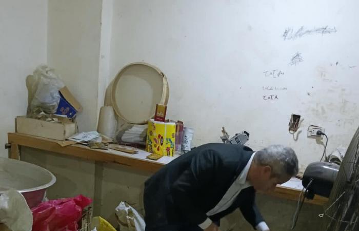 بالبلدي: «حماية
      المستهلك»
      يضبط
      مخزنًا
      يخلط
      البن
      بالبسلة
      ويعبئه
      بعلامات
      تجارية
      شهيرة