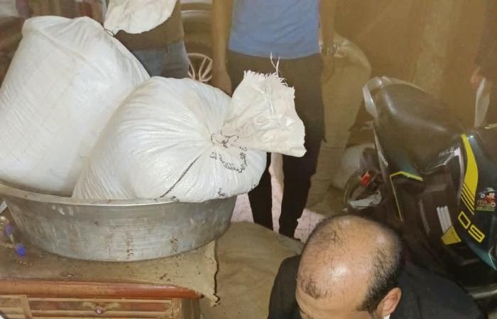 بالبلدي: «حماية
      المستهلك»
      يضبط
      مخزنًا
      يخلط
      البن
      بالبسلة
      ويعبئه
      بعلامات
      تجارية
      شهيرة