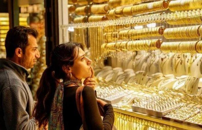 بالبلدي: سعر
      الذهب
      الآن
      في
      مصر
      بعد
      رفع
      الفيدرالي
      الفائدة
      0.25%..
      عيار
      21
      وصل
      كام؟