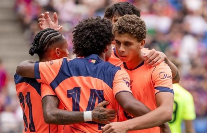 بالبلدي : قائمة
      برشلونة
      لمباراة
      راسينج
      سانتاندير
      في
      الدوري
      الإسباني..
      موقف
      حمزة
      عبد
      الكريم