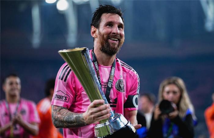 بالبلدي : فيديو
      |
      ميسي
      يسجل
      ويقود
      إنتر
      ميامي
      للتتويج
      بلقب
      كأس
      الأبطال
      على
      حساب
      كروز
      آزول