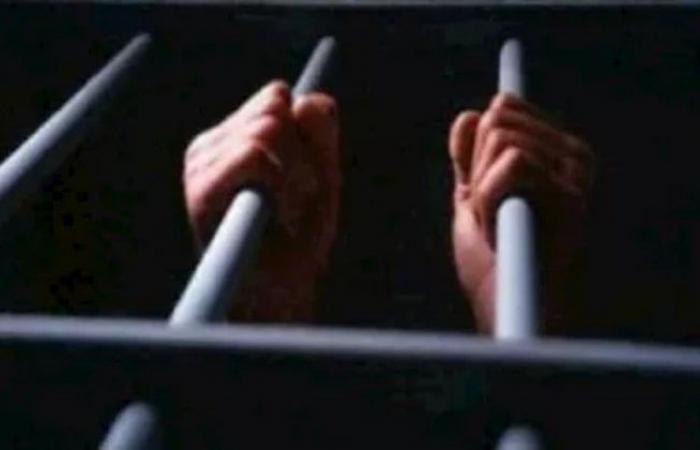 بالبلدي : فرص
      عمل
      بالخارج
      مزيفة..
      حبس
      المتهمين
      بالنصب
      على
      المواطنين
      بالنزهة