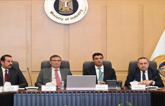 بالبلدي : «الصناعة»
      تضع
      الكتان
      المصري
      على
      طريق
      التصنيع
      والتصدير..
      نموذج
      متكامل
      من
      الزراعة
      إلى
      المنتجات
      عالية
      القيمة