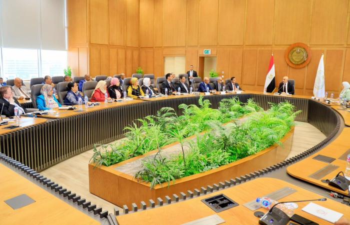بالبلدي : عاجل|«عبداللطيف»
      لـ«قيادات
      تعليم
      القاهرة»:
      مسئولية
      توفير
      تعليم
      جيد
      لطلابنا
      أمانة
      نتحملها