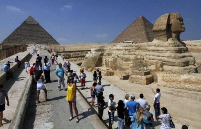 بالبلدي : «فيتش»:
      زيادة
      أعداد
      السائحين
      الوافدين
      إلى
      مصر
      بنحو
      20.19
      مليون
      سائح
      خلال
      2026