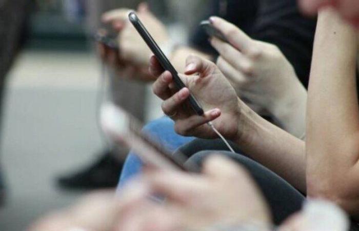 بالبلدي: حماية
      هاتفك
      من
      الاختراق..
      خطوات
      بسيطة
      يجب
      فعلها
      الآن