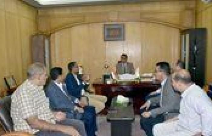 بالبلدي: نائب
      محافظ
      الأقصر
      يترأس
      اجتماعًا
      موسعًا
      لتشديد
      الرقابة
      على
      المنشآت
      الغذائية
      والمصانع