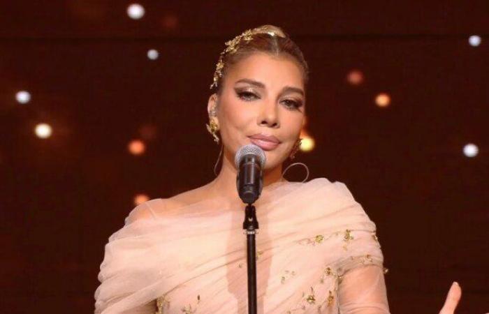 بالبلدي : بعد
      غياب
      16
      عامًا..
      أصالة
      تشعل
      حفل
      استقبالها
      في
      سوريا
      بـ30
      أغنية
      في
      ليلة
      استثنائية