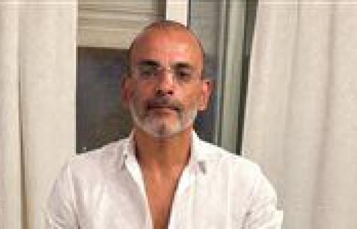 بالبلدي: أيمن
      بهجت
      قمر
      يوجه
      الشكر
      لـ
      أشرف
      زكي
      ومنير
      مكرم
      بعد
      ترميم
      مقبرة
      والده