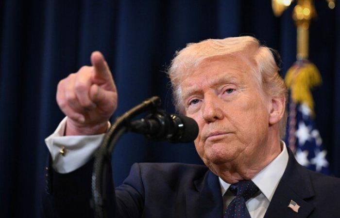 بالبلدي: ترامب
      يمنع
      3
      وسائل
      إعلام
      أمريكية
      كبيرة
      من
      دخول
      البيت
      الأبيض