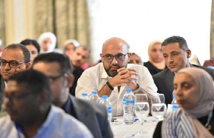 بالبلدي : مدير
      صحة
      قنا
      يشارك
      في
      مؤتمر
      «من
      الأداء
      إلى
      التميز»..
      مناقشات
      لتسريع
      تنفيذ
      المشروعات
      الصحية