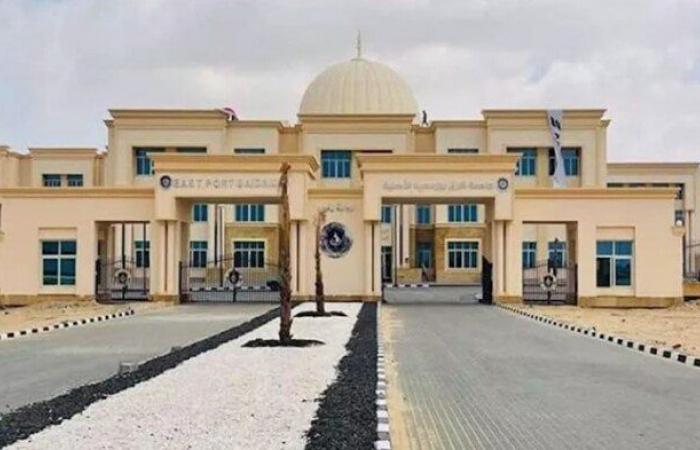 بالبلدي : بعد
      أزمة
      طلاب
      جامعة
      شرق
      بورسعيد..
      التعليم
      العالي
      تعلن
      3
      بدائل
      لحل
      المشكلة