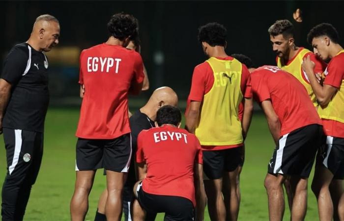 بالبلدي : مران
      منتخب
      مصر
      |
      فريق
      حسام
      حسن
      يتفوق
      في
      التقسيمة..
      وتدريبات
      استشفائية