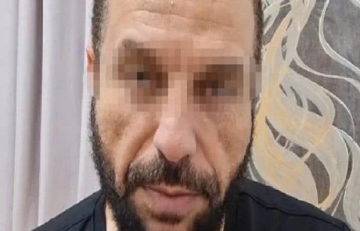 بالبلدي : المتهم
      بقتل
      ابنته
      و3
      من
      أسرة
      طليقته
      في
      «15
      مايو»
      يعترف
      بجريمته
      أمام
      المحكمة