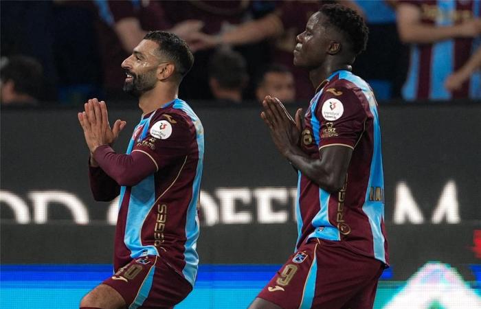 بالبلدي : ماذا
      قدم
      محمد
      صلاح
      في
      مباراة
      طرابزون
      سبور
      وجالطة
      سراي
      بـ
      الدوري
      التركي؟