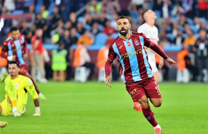 بالبلدي : فيديو
      |
      كيف
      احتفل
      محمد
      صلاح
      بالهاتريك
      بعد
      انتهاء
      مباراة
      طرابزون
      سبور
      وجالطة
      سراي؟