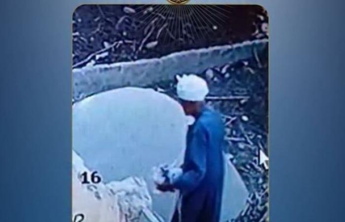 بالبلدي: «حذفه
      بعد
      التأكد
      من
      عدم
      صحته»..
      ملابسات
      فيديو
      محاولة
      نبش
      القبور
      في
      سوهاج