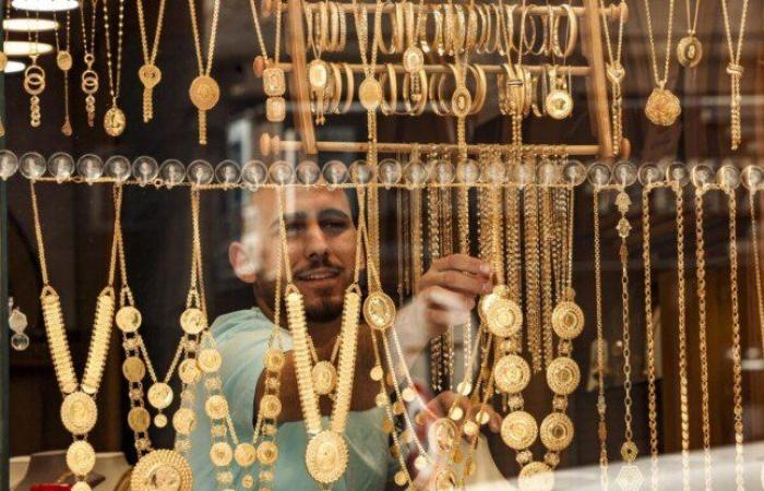 بالبلدي : سعر
      الذهب
      اليوم
      السبت
      بختام
      التعاملات..
      عيار
      21
      مفاجأة