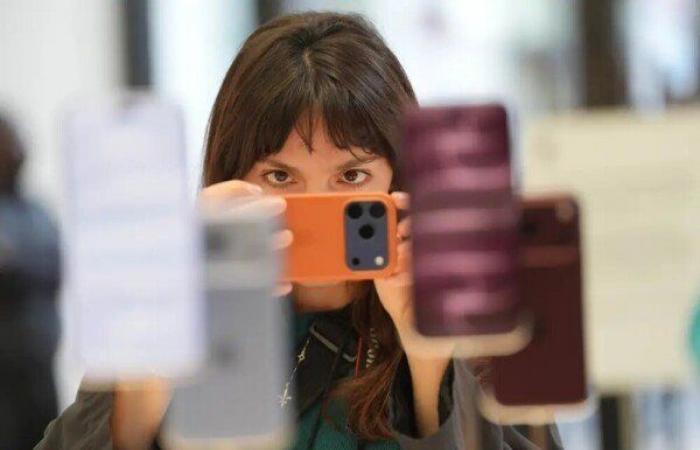 بالبلدي : من
      لندن
      إلى
      مومباي..
      طوابير
      طويلة
      لشراء
      آيفون
      18
      برو
      «صور»