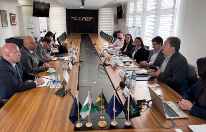 بالبلدي : اقتصادية
      قناة
      السويس
      تستعرض
      فرص
      التعاون
      اللوجستية
      بالموانئ
      بولاية
      بارانا
      البرازيلية