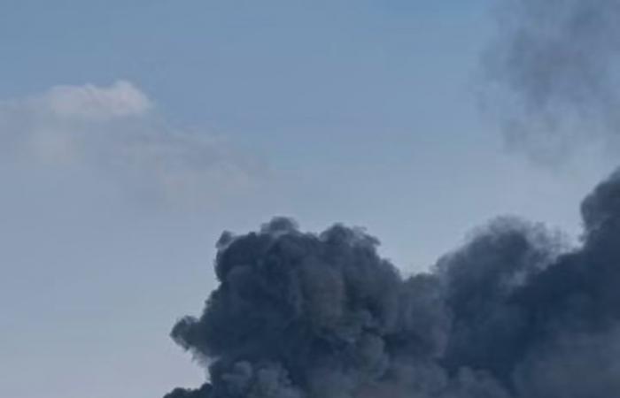 بالبلدي: الدفع
      بقوات
      الحماية
      المدينة
      للسيطرة
      على
      حريق
      ضخم
      بالمنطقة
      الصناعية
      بـ6
      أكتوبر|فيديو
      وصور