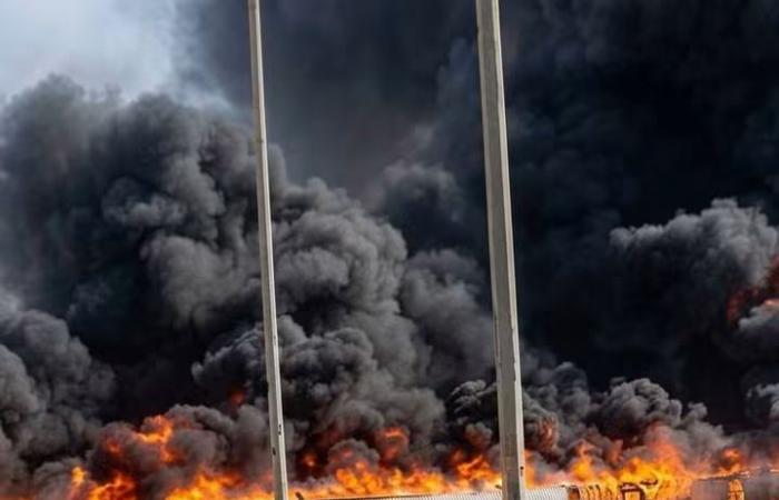 بالبلدي: الدفع
      بقوات
      الحماية
      المدينة
      للسيطرة
      على
      حريق
      ضخم
      بالمنطقة
      الصناعية
      بـ6
      أكتوبر|فيديو
      وصور
