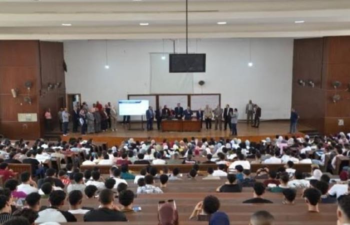بالبلدي : رئيس
      جامعة
      الإسكندرية
      يتفقد
      انتظام
      الدراسة
      في
      أول
      أيام
      العام
      الجامعي
      لمتابعة
      انتظام
      العملية
      التعليمية
      بالكليات